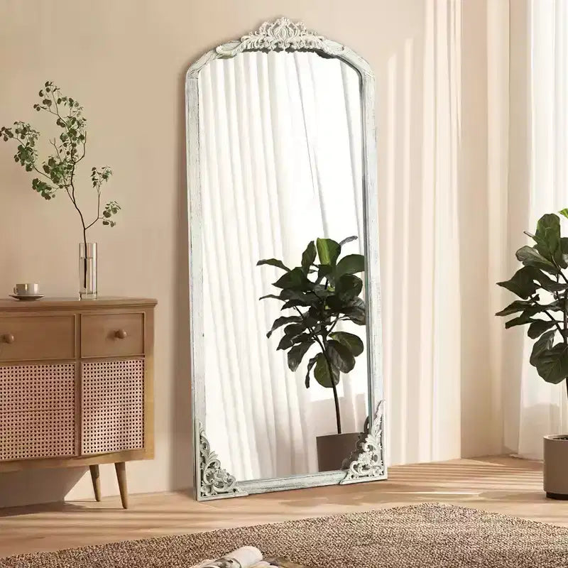 Specchio a figura intera in legno massello, intagliato a fiori, ad angolo retto e leggermente curvo, bianco anticato, 170x70x2cm (senza supporto)