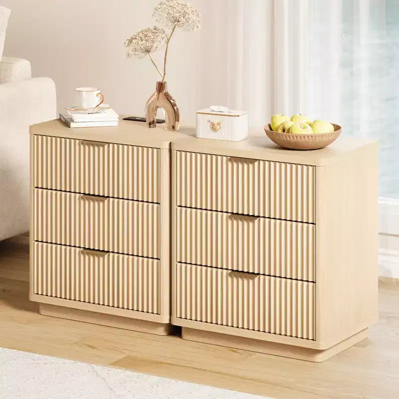 Comodino con 3 cassetti, comodino scanalato con presa elettrica, in legno chiaro con contenitore per camera da letto e soggiorno, salvaspazio