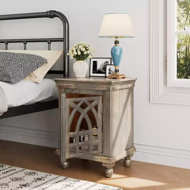 Elegante comodino funzionale in legno grigio anticato per camera da letto e soggiorno