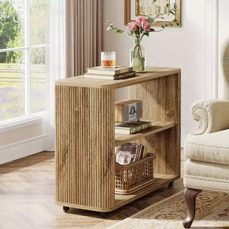Tavolino laterale stretto, tavolino a 3 ripiani con ripiani contenitori, comodino in stile rustico per camera da letto, soggiorno, spazi piccoli, accanto al divano, color legno naturale