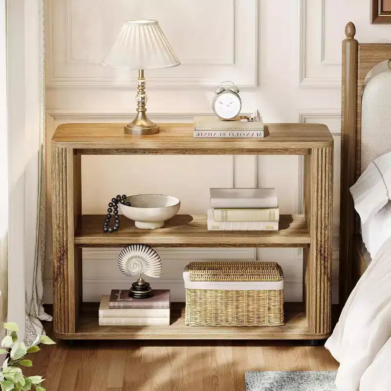 Tavolino laterale stretto, tavolino a 3 ripiani con ripiani contenitori, comodino in stile rustico per camera da letto, soggiorno, spazi piccoli, accanto al divano, color legno naturale