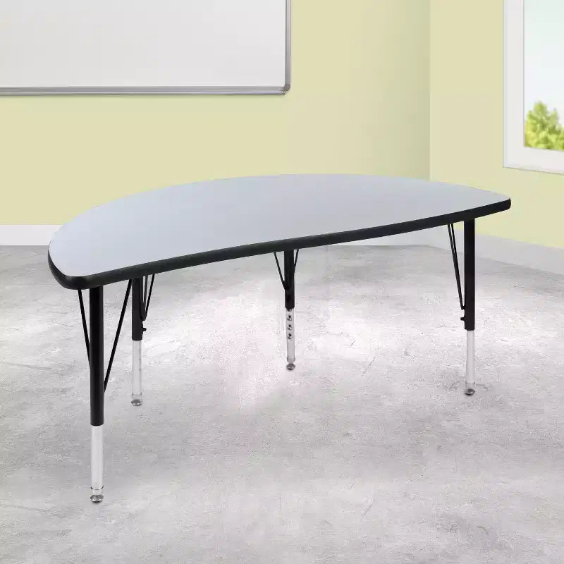 Tavolo attività collaborativo flessibile in laminato termico a semicerchio ondulato - gambe corte regolabili in altezza